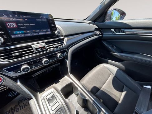 Used 2022 Honda Accord Sport image 15