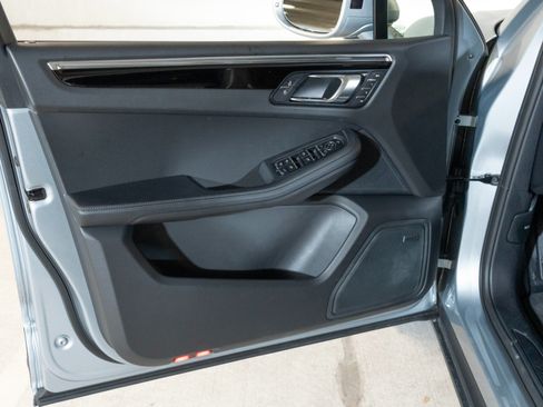 Certified 2026 Porsche Macan AWD/4WD image 20