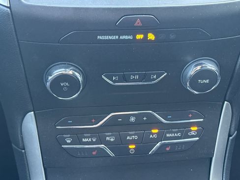 Certified 2020 Ford Edge SEL w/ Convenience Package image 21