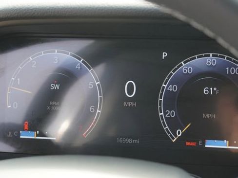 Used 2023 Jeep Grand Cherokee L Laredo image 31