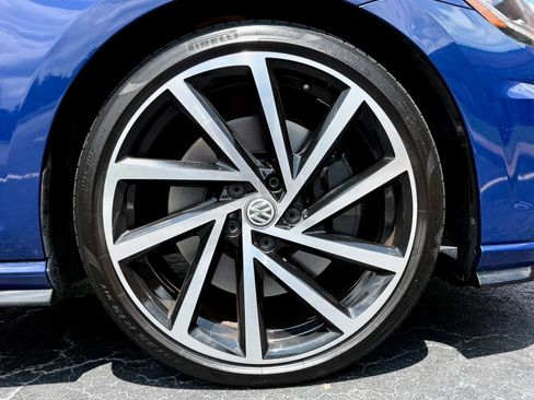 Used 2018 Volkswagen Golf R 4-Door AWD/4WD image 35
