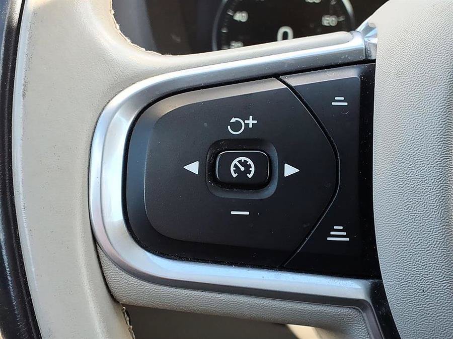 Used 2018 Volvo XC60 T6 Momentum w/ Convenience Package AWD/4WD image 25