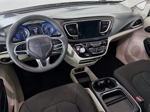 Used 2017 Chrysler Pacifica Touring Plus w/ Tire & Wheel Group image 29