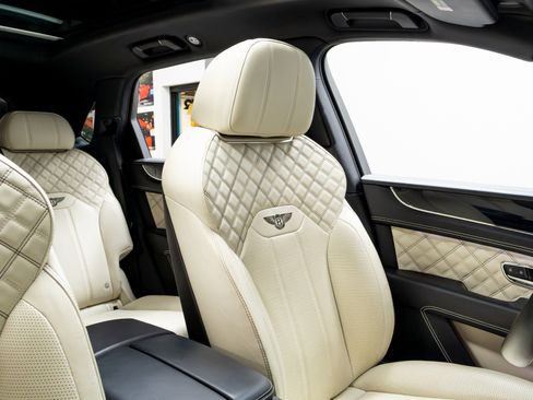 Used 2021 Bentley Bentayga V8 First Edition w/ First Edition Specification image 24