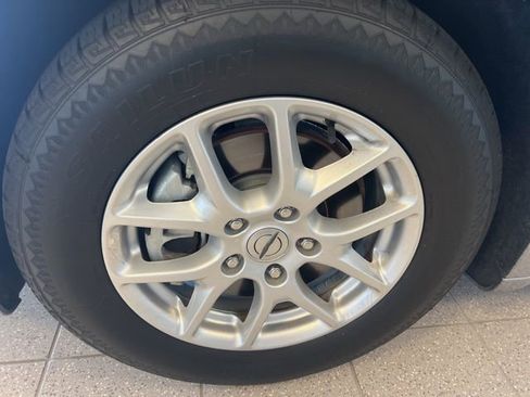 Used 2021 Chrysler Voyager LX image 33