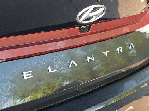 Used 2023 Hyundai Elantra SEL FWD image 29