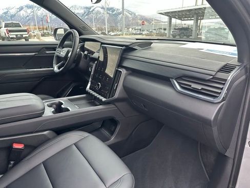 Certified 2025 GMC Acadia Elevation w/ Elevation Premium Package image 19