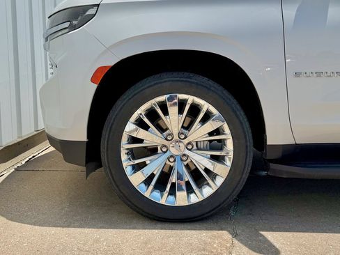 Used 2021 Chevrolet Suburban Premier AWD/4WD image 32