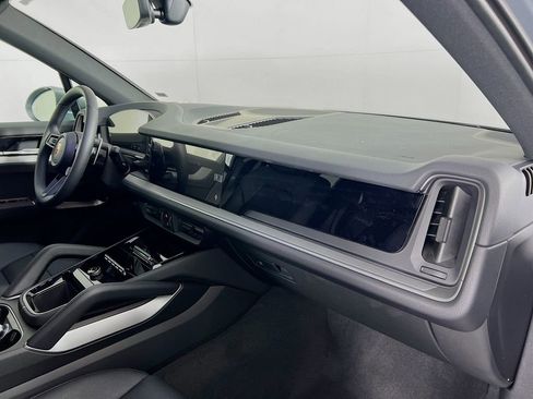 New 2026 Porsche Cayenne image 31