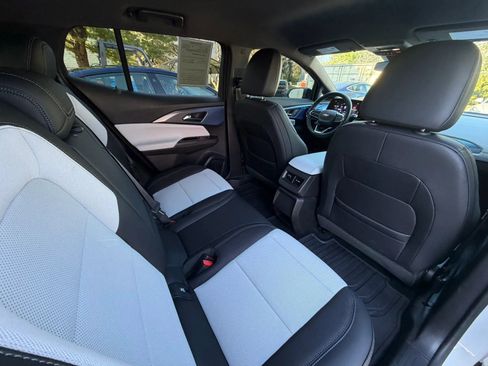 Used 2025 Chevrolet Equinox EV LT w/ LPO, Blackout Package image 20