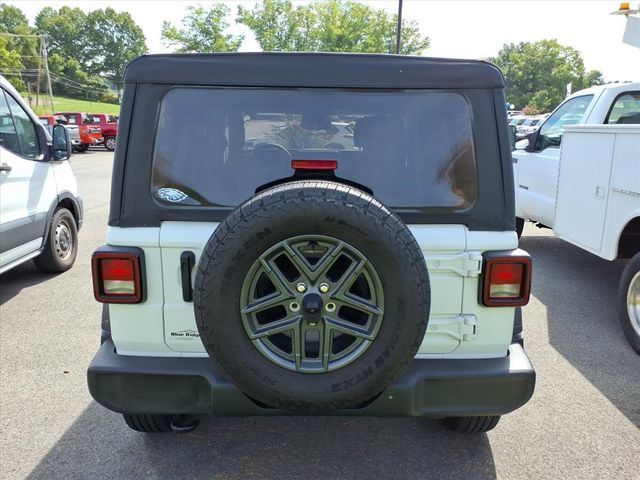 Used 2026 Jeep Wrangler Unlimited Sport AWD/4WD image 7