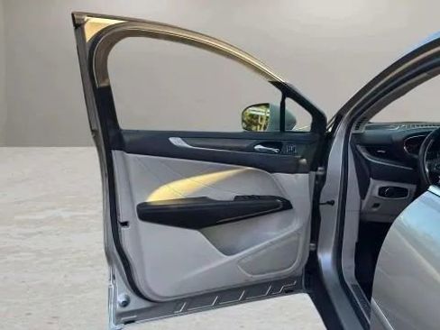 Used 2017 Lincoln MKC Reserve image 16