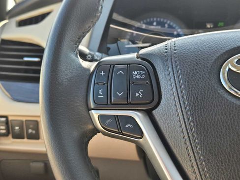 Used 2020 Toyota Sienna XLE w/ XLE Navigation Package AWD/4WD image 36
