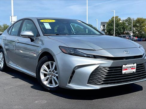 Used 2025 Toyota Camry LE FWD image 2