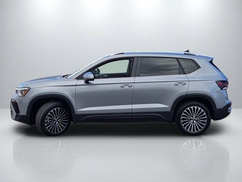 Used 2025 Volkswagen Taos SE FWD image 7
