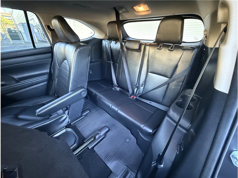 Used 2021 Toyota Highlander XLE AWD/4WD image 21