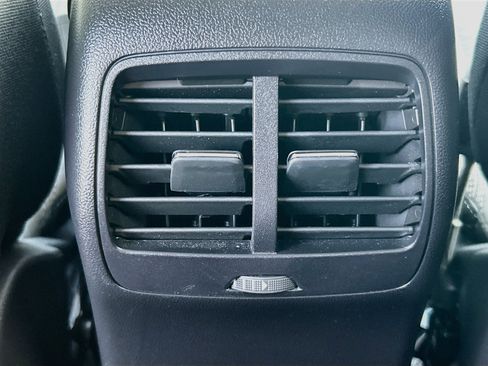 Used 2022 Ford Escape SE w/ SE Sport Appearance Package FWD image 25