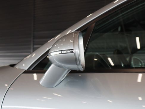 Certified 2022 Porsche Macan image 30