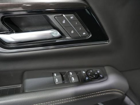 Used 2025 GMC Yukon Elevation w/ Elevation Premium Package AWD/4WD image 14