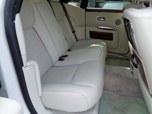 Used 2017 Rolls-Royce Ghost image 17