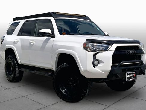 Used 2018 Toyota 4Runner SR5 RWD image 3
