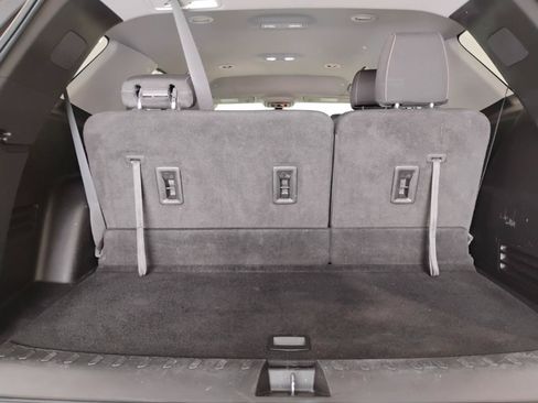 Used 2021 Chevrolet Traverse LT FWD image 7