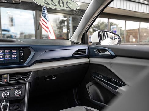 Used 2022 Volkswagen Taos SE w/ Panoramic Sunroof Package FWD image 37