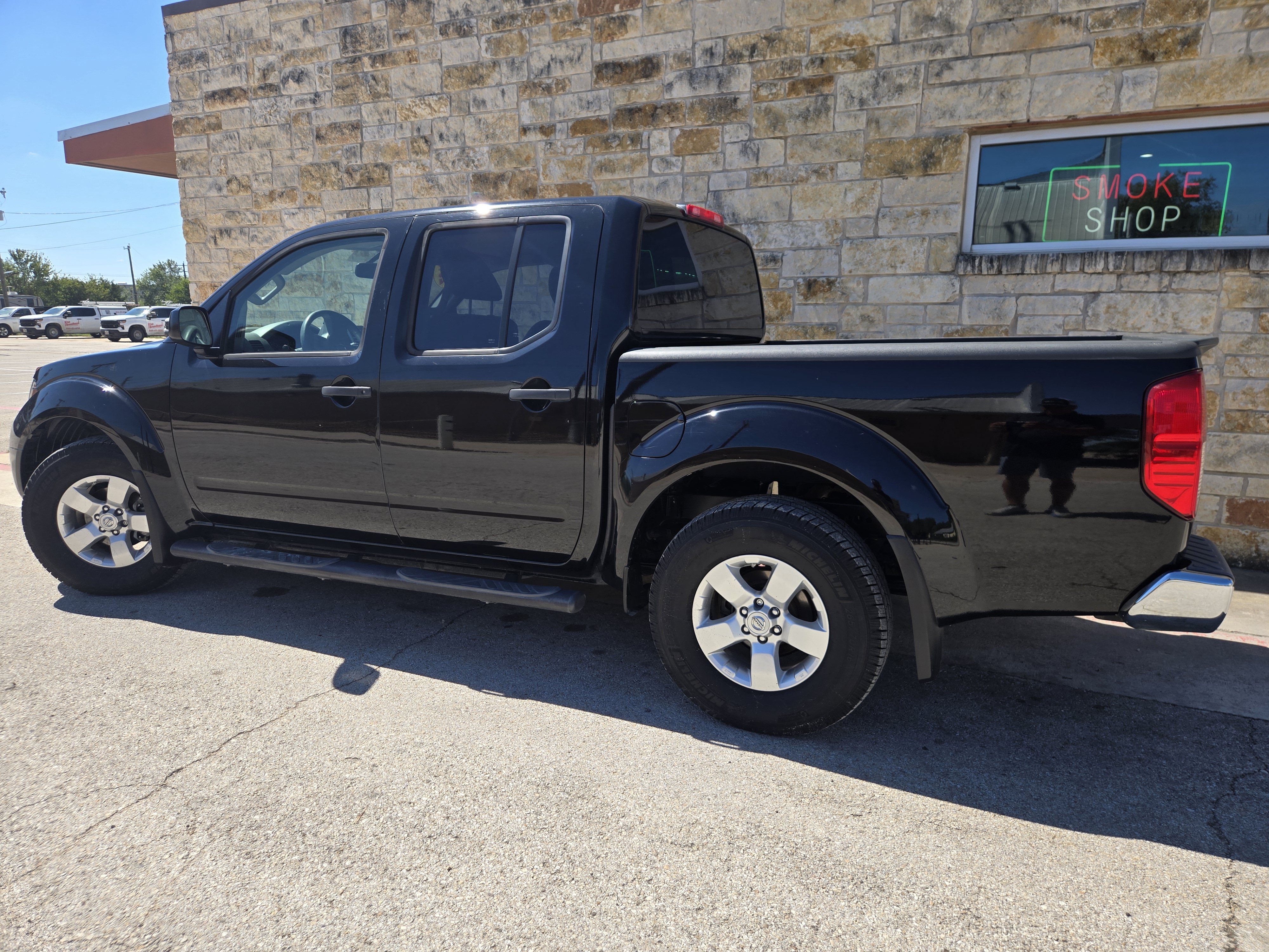 Used 2013 Nissan Frontier SV w/ SV Value Truck Pkg RWD image 3