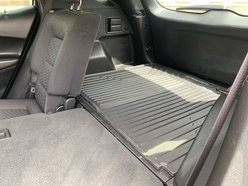 Used 2019 Chevrolet Equinox LT w/ Driver Convenience Package FWD image 17
