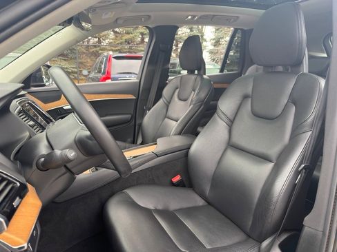 Used 2022 Volvo XC90 T6 Momentum w/ Advanced Package image 30