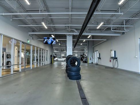 Certified 2023 Volkswagen Atlas SE image 32