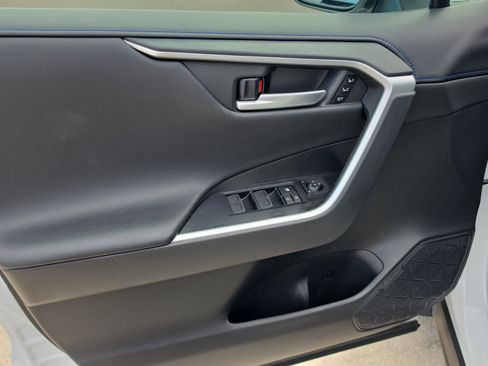 Used 2023 Toyota RAV4 XSE AWD/4WD image 18