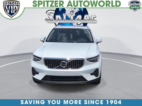 Used 2024 Volvo XC40 B5 Core AWD/4WD image 3