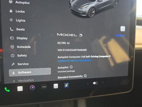 Used 2023 Tesla Model 3 Standard Range image 2