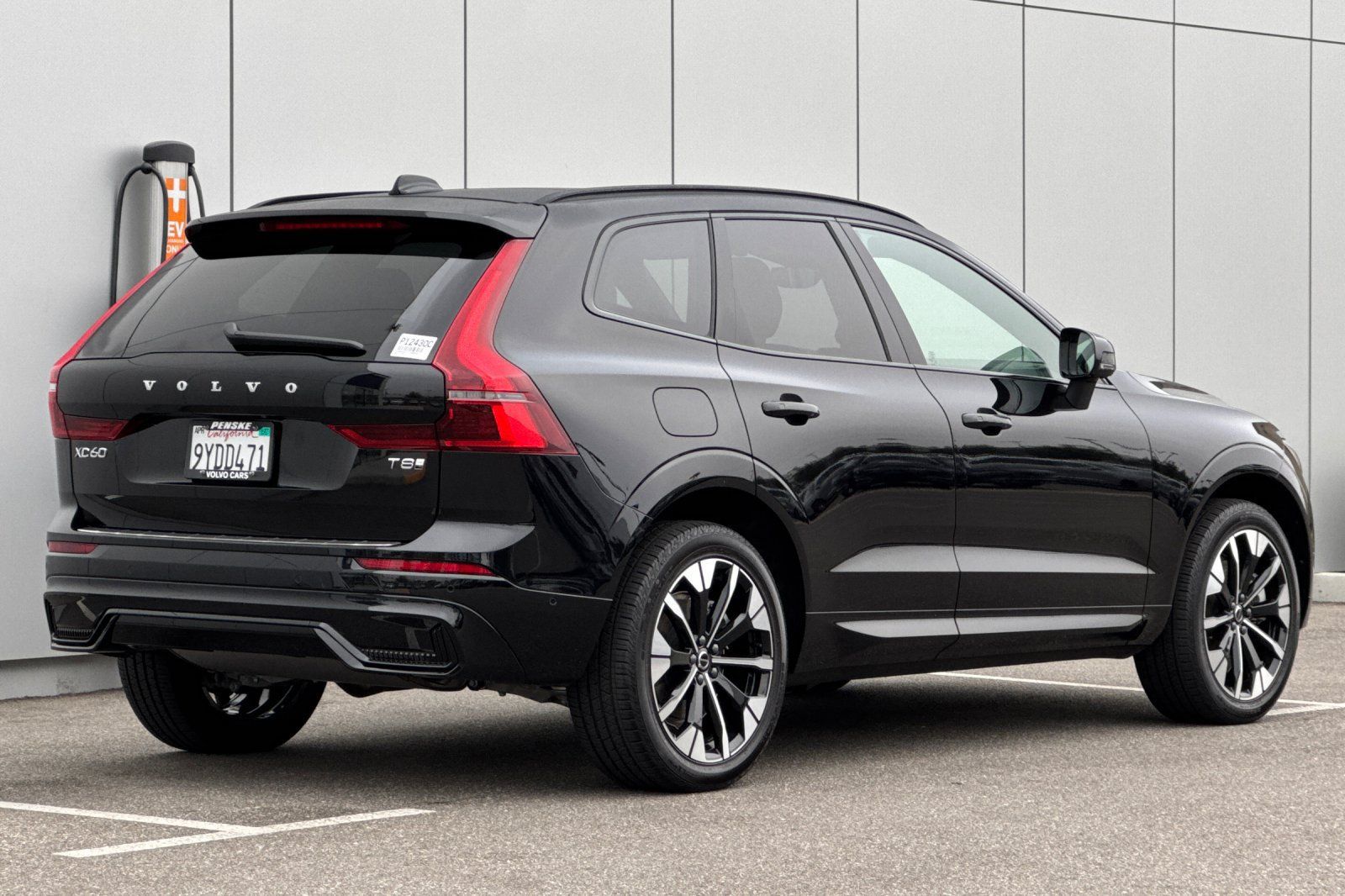 Used 2026 Volvo XC60 T8 Plus w/ Protection Package Premier AWD/4WD image 5