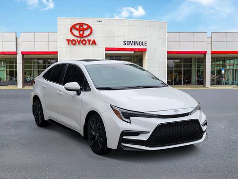 Used 2024 Toyota Corolla SE w/ SE Premium Package FWD image 2