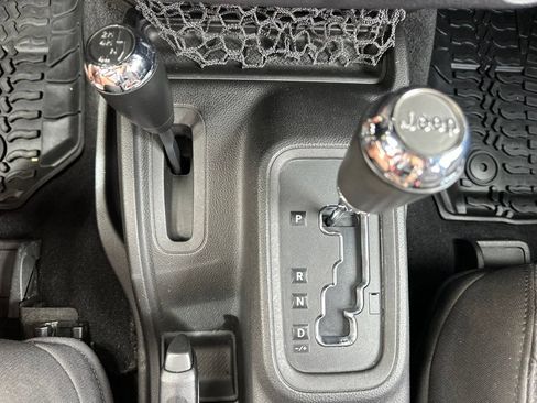Used 2015 Jeep Wrangler Sport w/ Quick Order Package 24S AWD/4WD image 28