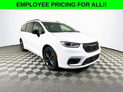 New 2026 Chrysler Pacifica Limited w/ S Appearance Package