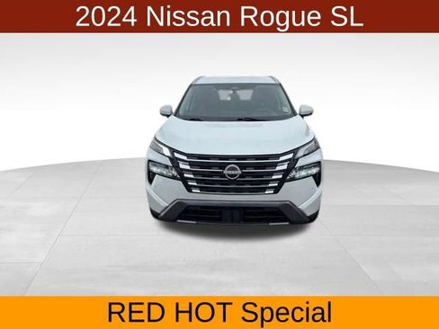 Used 2024 Nissan Rogue SL AWD/4WD image 2