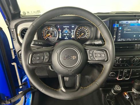 Used 2024 Jeep Gladiator Sport AWD/4WD image 14
