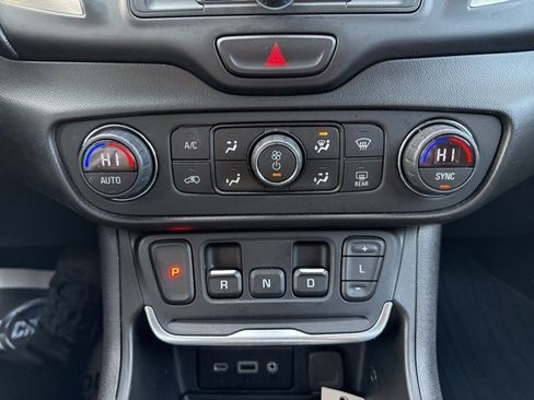 Used 2019 GMC Terrain SLE w/ Driver Convenience Package image 29