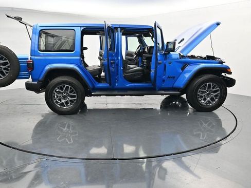 Used 2025 Jeep Wrangler Unlimited Sahara AWD/4WD image 42