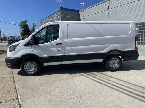 New 2027 Ford Transit 150 Low Roof w/ Load Area Protection Package RWD image 7
