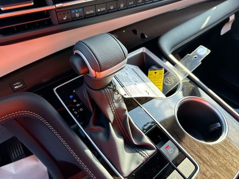 Certified 2025 Toyota Sienna Limited image 22