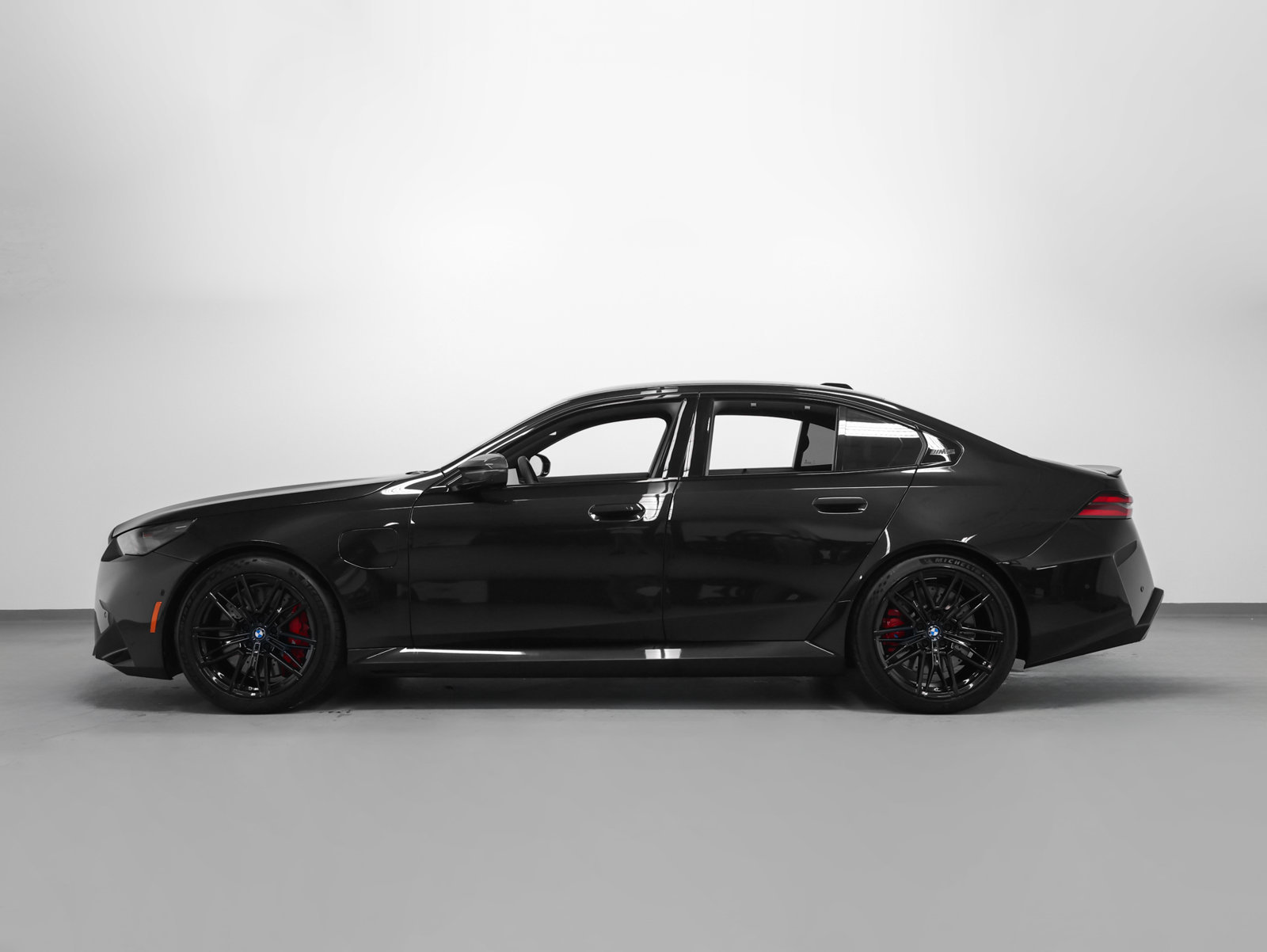 Used 2026 BMW M5 w/ Carbon Package AWD/4WD image 2