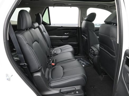 Used 2025 Honda Pilot Touring image 26