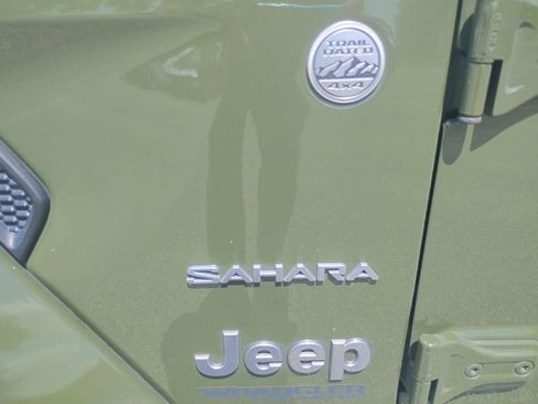 Used 2020 Jeep Wrangler Unlimited Sahara AWD/4WD image 30
