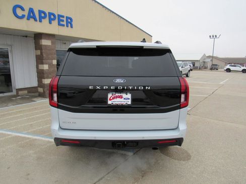 Used 2025 Ford Expedition Active image 6