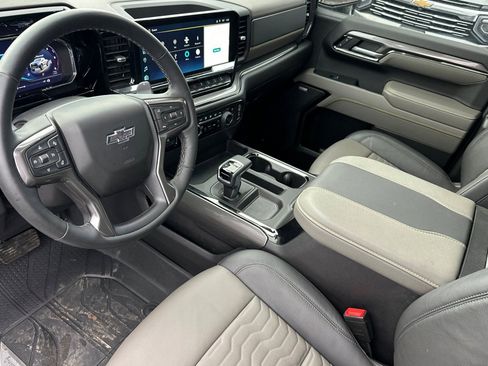 Used 2025 Chevrolet Silverado 1500 ZR2 w/ Technology Package image 9