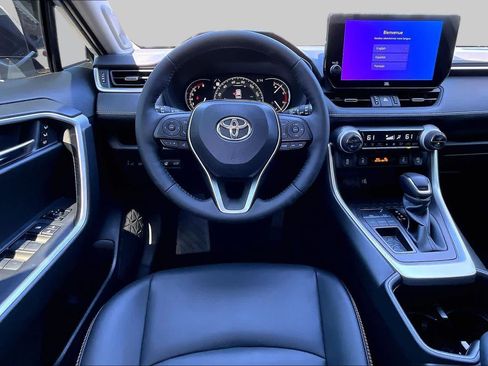 Used 2025 Toyota RAV4 XLE Premium FWD image 5